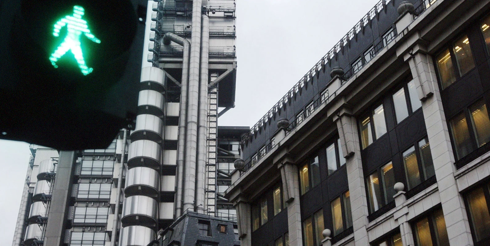 Londres está testando semáforos que priorizam pedestres